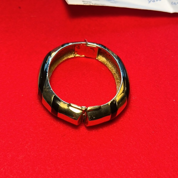 Signed Ciner Modernist Hinged bangle bracelet - Picture 11 of 12